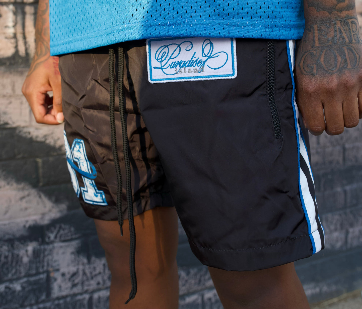 PuraDise Island Shorts